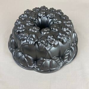 Nordic Ware Violet Field 10 Cup Bundt Cake Pan Rare Retired